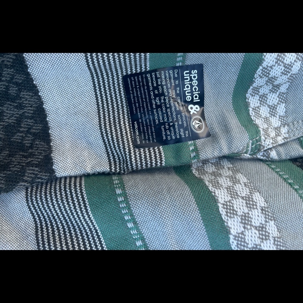 Volcom shorts - Picture 4 of 4